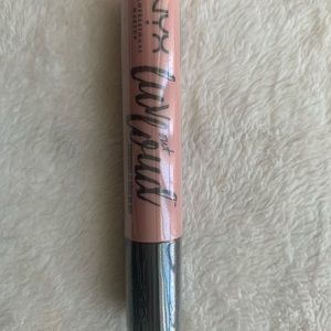 💋NYX Velvety Matte Lipstick in LOL06 Confident